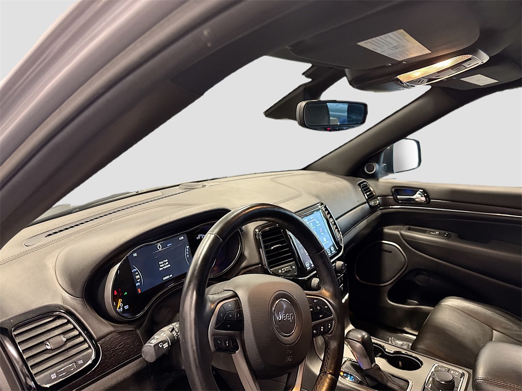 Vehicle image 9 of 32