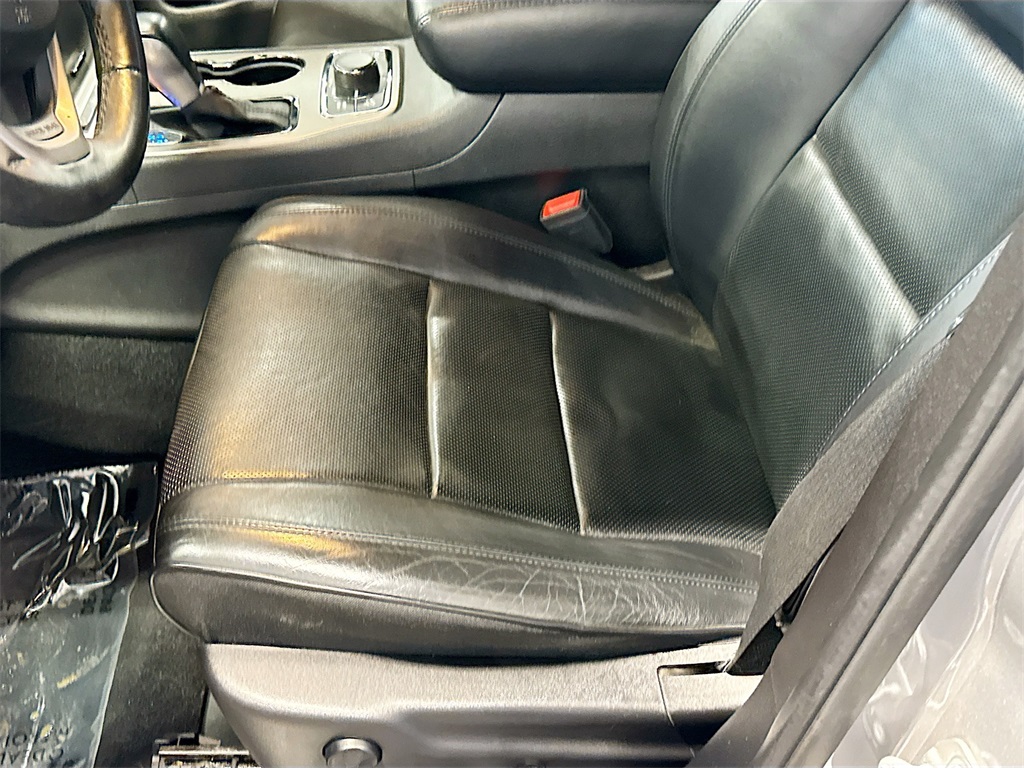 Vehicle image 17 of 32