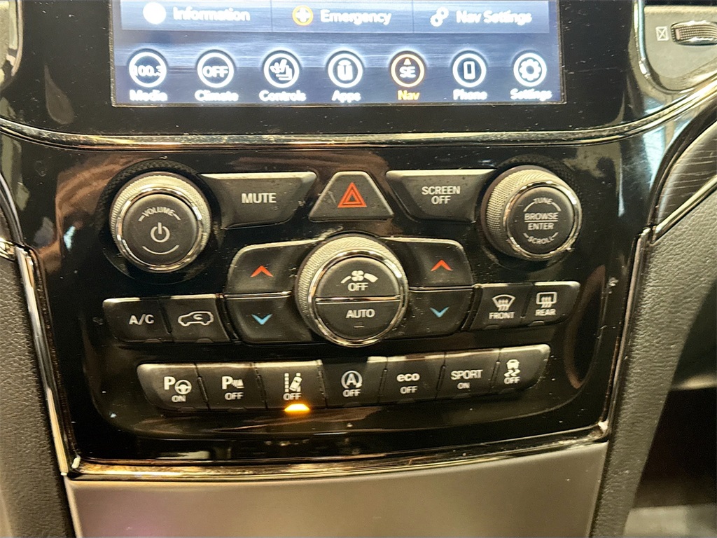 Vehicle image 14 of 32