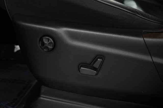 Vehicle image 28 of 31