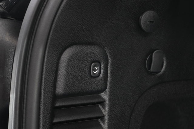 Vehicle image 16 of 31