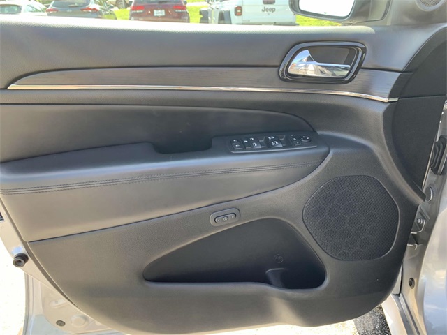 Vehicle image 14 of 31