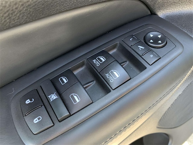 Vehicle image 15 of 31