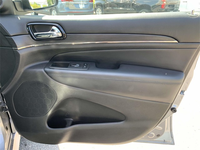 Vehicle image 28 of 31
