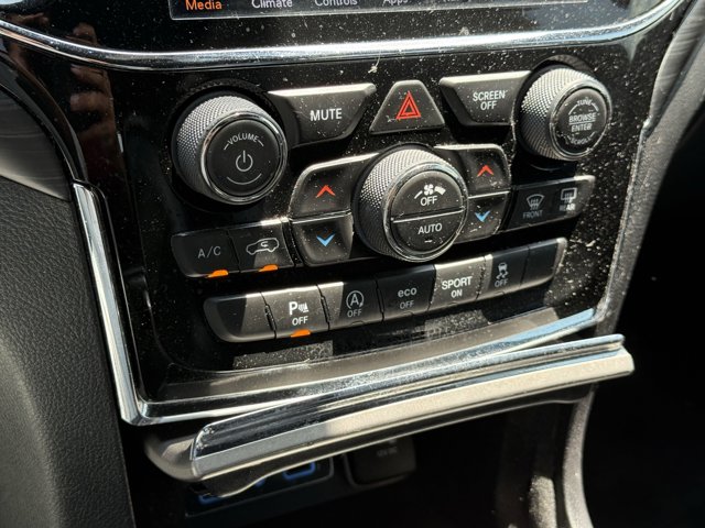 Vehicle image 23 of 29