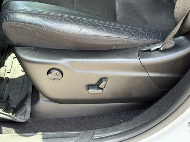 Vehicle image 14 of 29