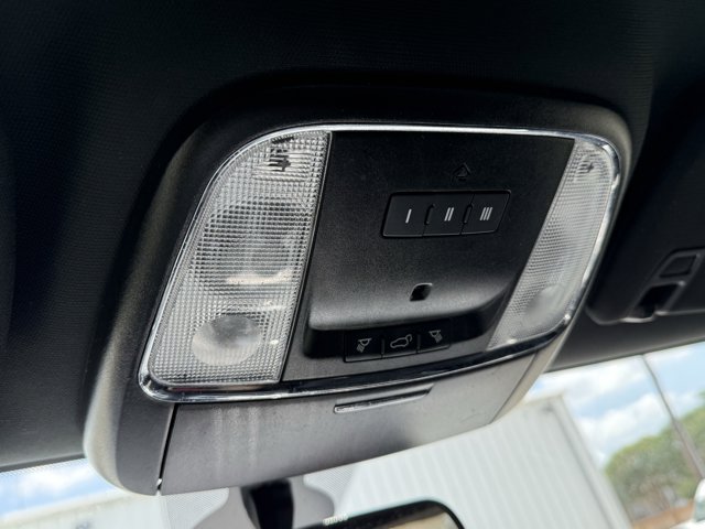 Vehicle image 25 of 29