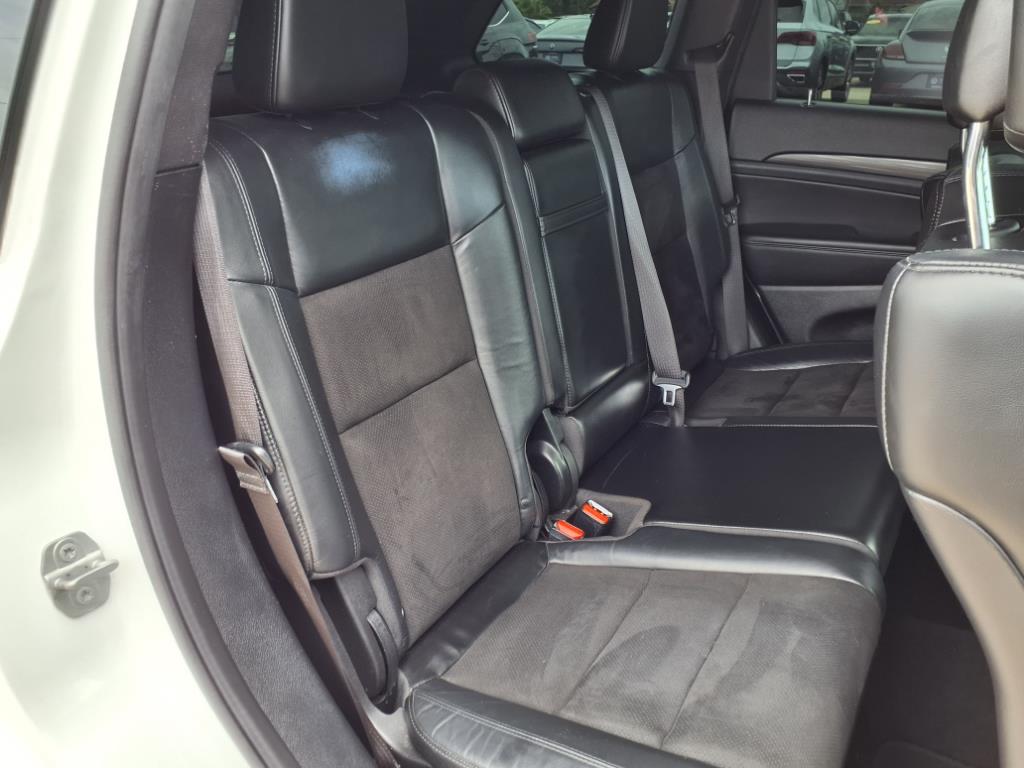 Vehicle image 12 of 30