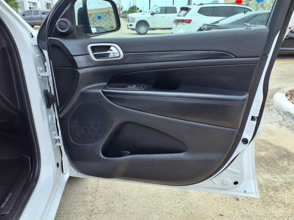 Vehicle image 25 of 30