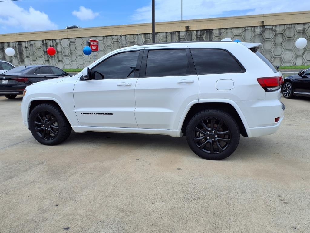 Vehicle image 8 of 30