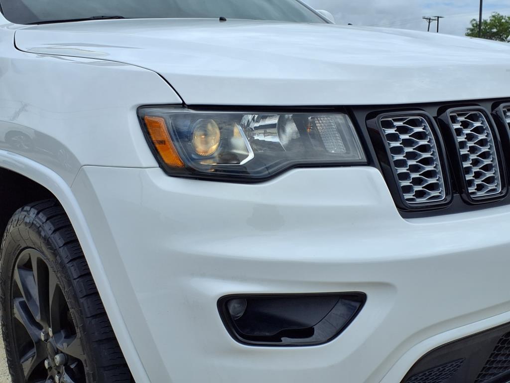 Vehicle image 26 of 30