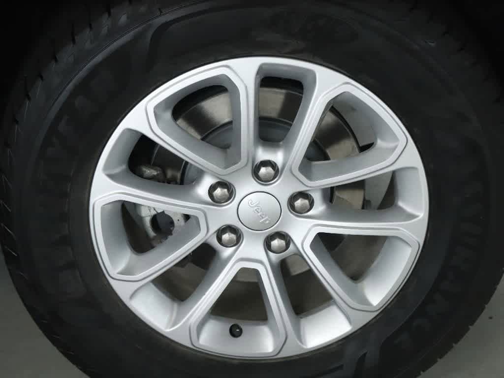 Vehicle image 17 of 46