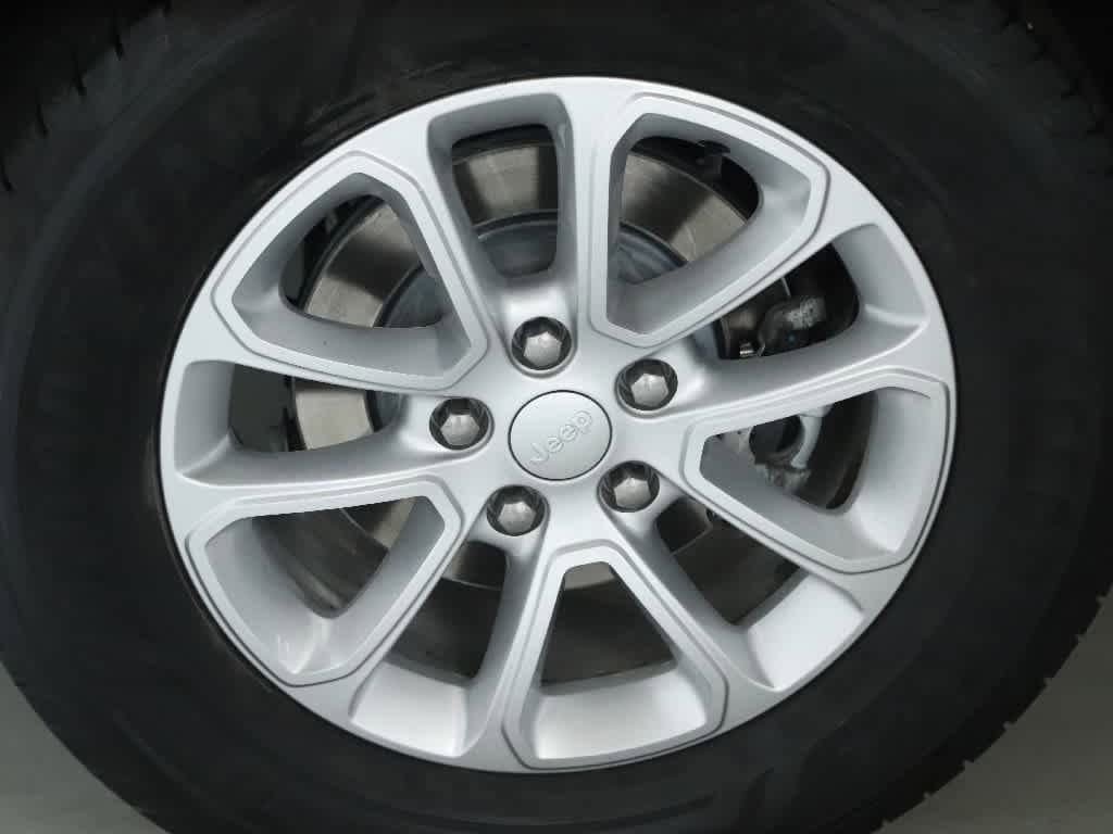 Vehicle image 18 of 46
