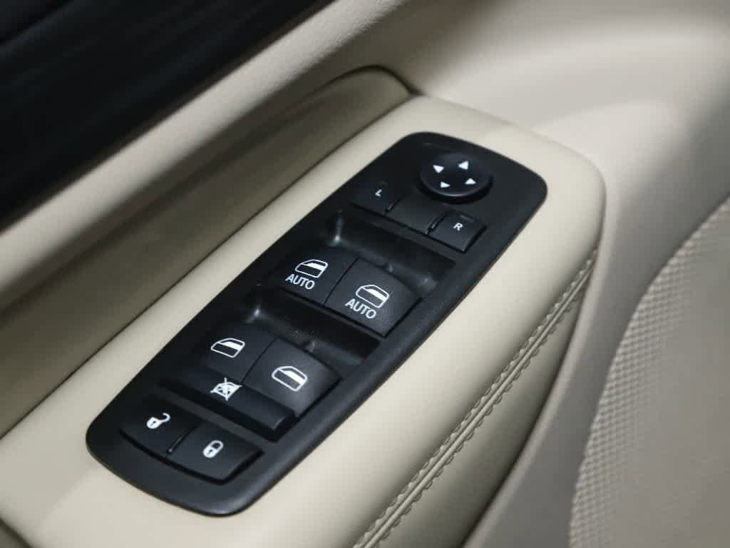Vehicle image 35 of 46