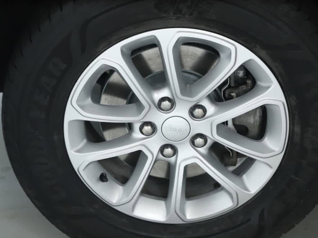 Vehicle image 15 of 46