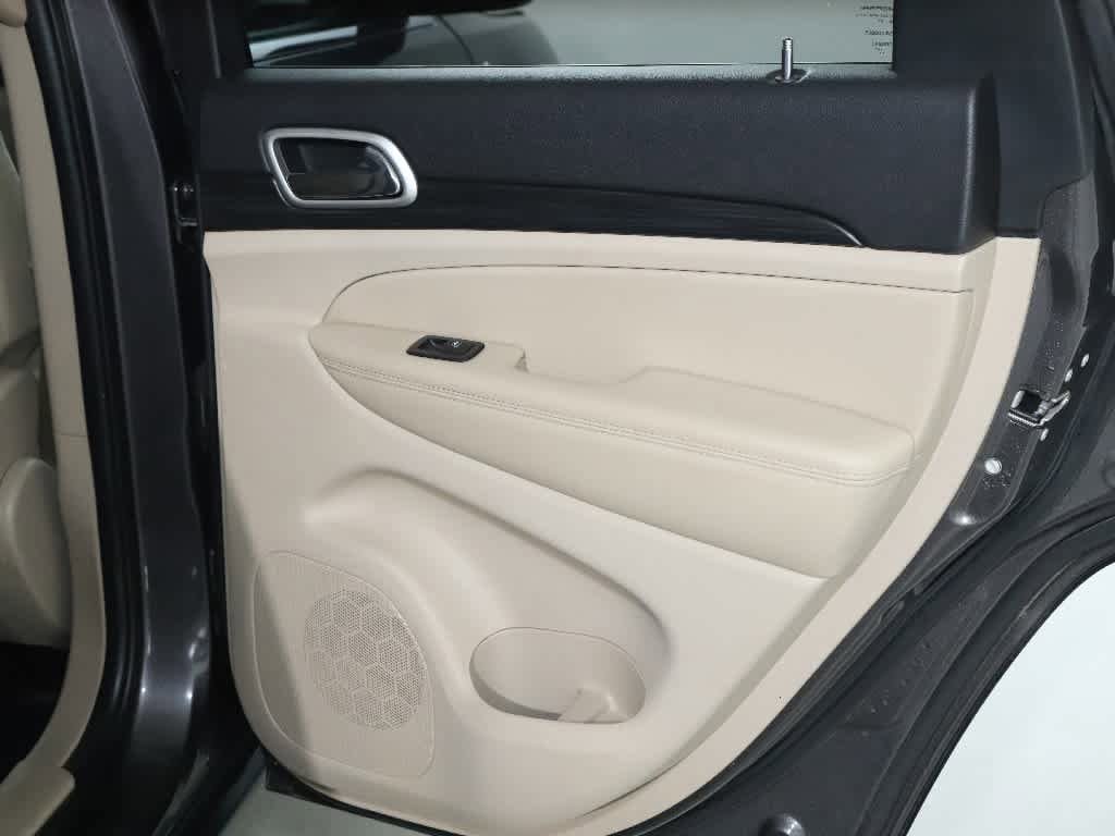 Vehicle image 34 of 46