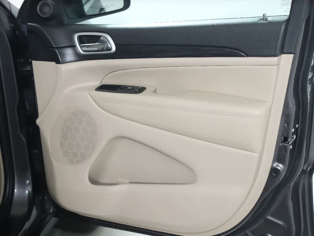 Vehicle image 38 of 46
