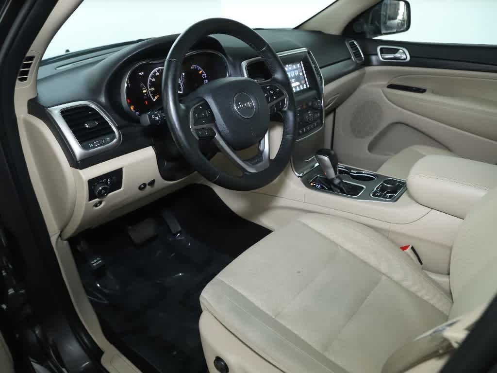 Vehicle image 25 of 46