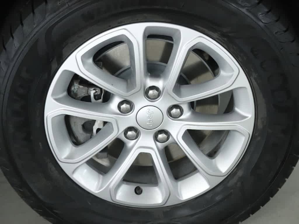 Vehicle image 16 of 46