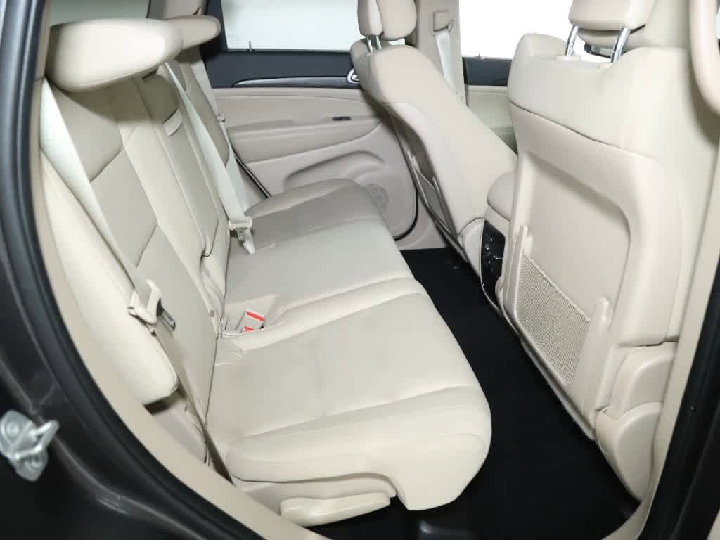 Vehicle image 21 of 46