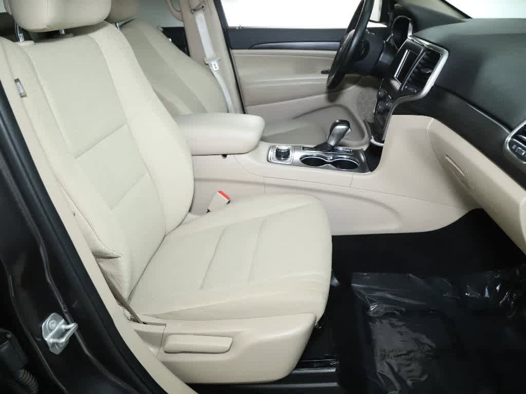 Vehicle image 22 of 46