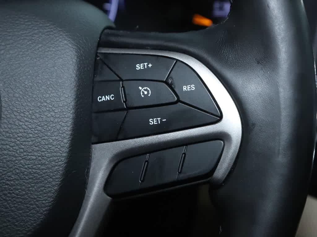 Vehicle image 40 of 46