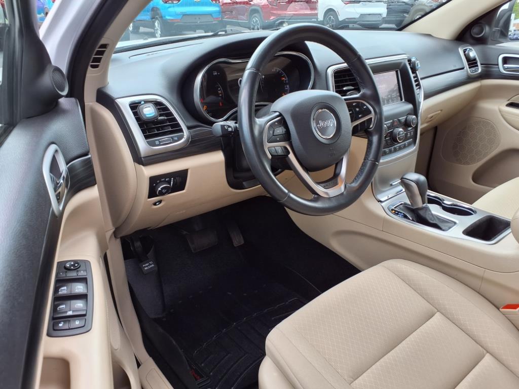 Vehicle image 14 of 18