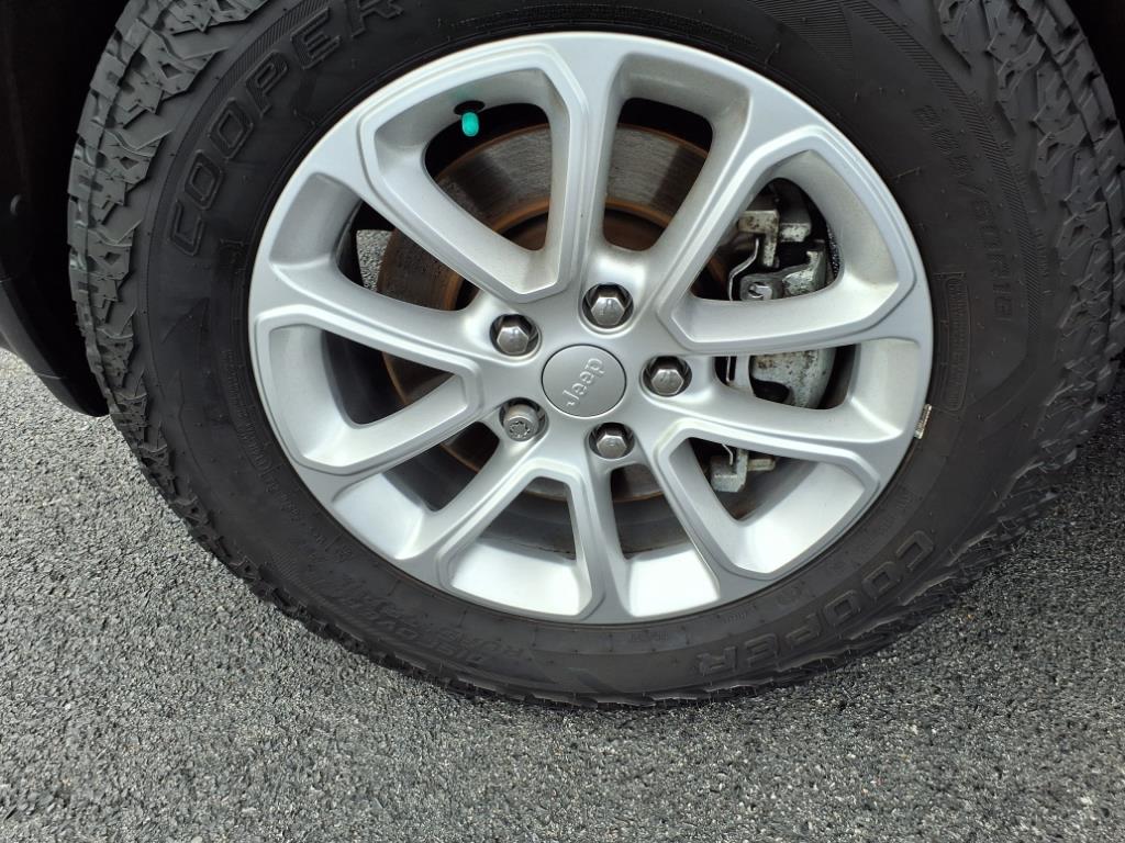 Vehicle image 10 of 18