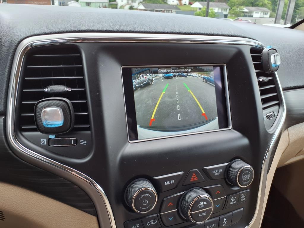 Vehicle image 17 of 18
