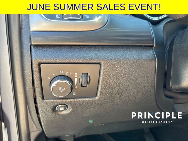 Vehicle image 23 of 34