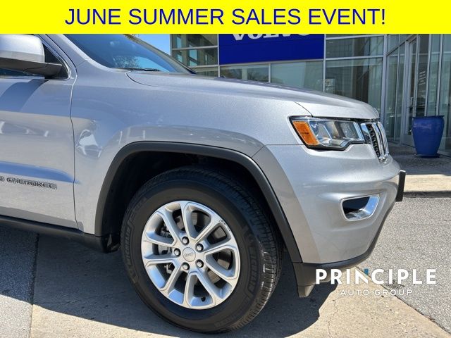 Vehicle image 10 of 34