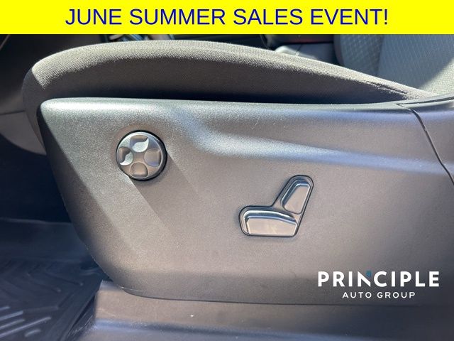 Vehicle image 26 of 34