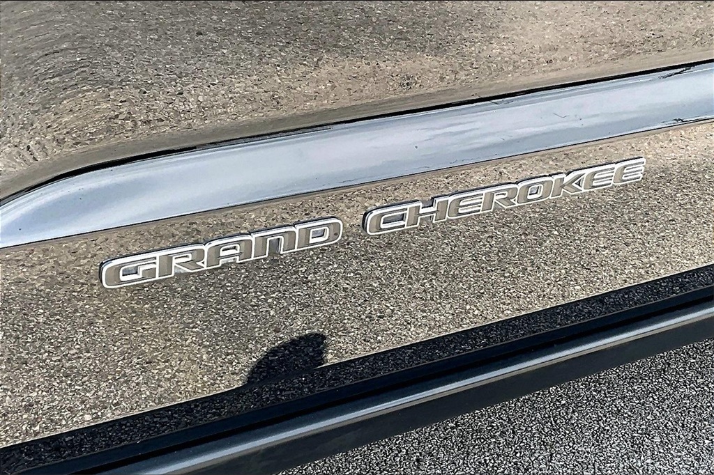 Vehicle image 26 of 34