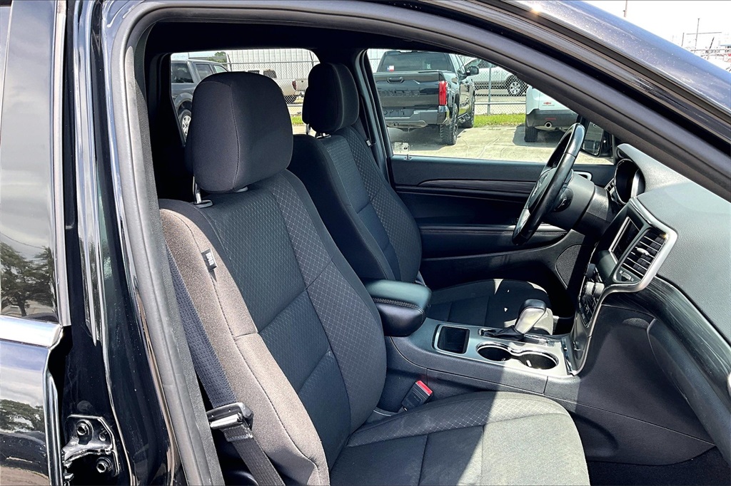 Vehicle image 28 of 34
