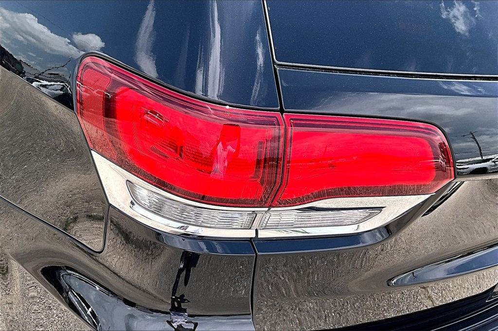 Vehicle image 20 of 34