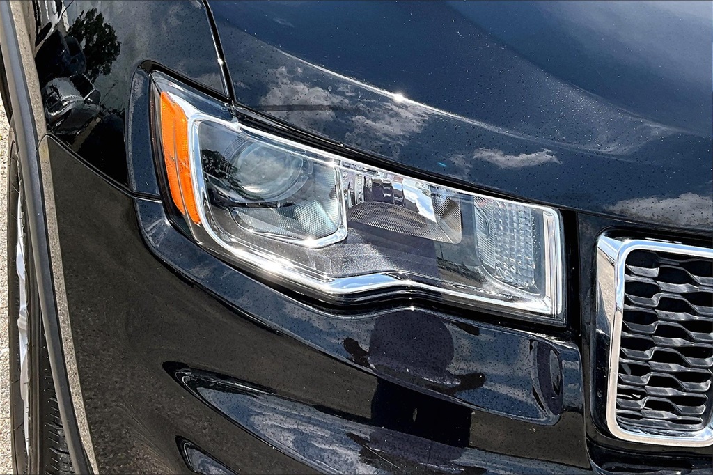 Vehicle image 31 of 34