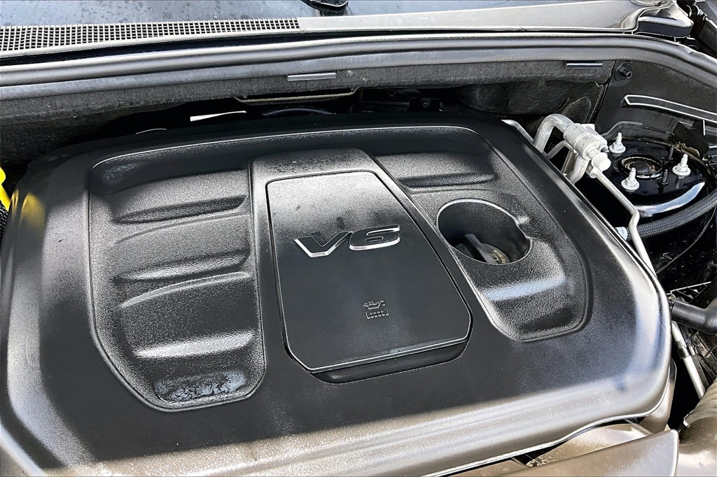 Vehicle image 30 of 34