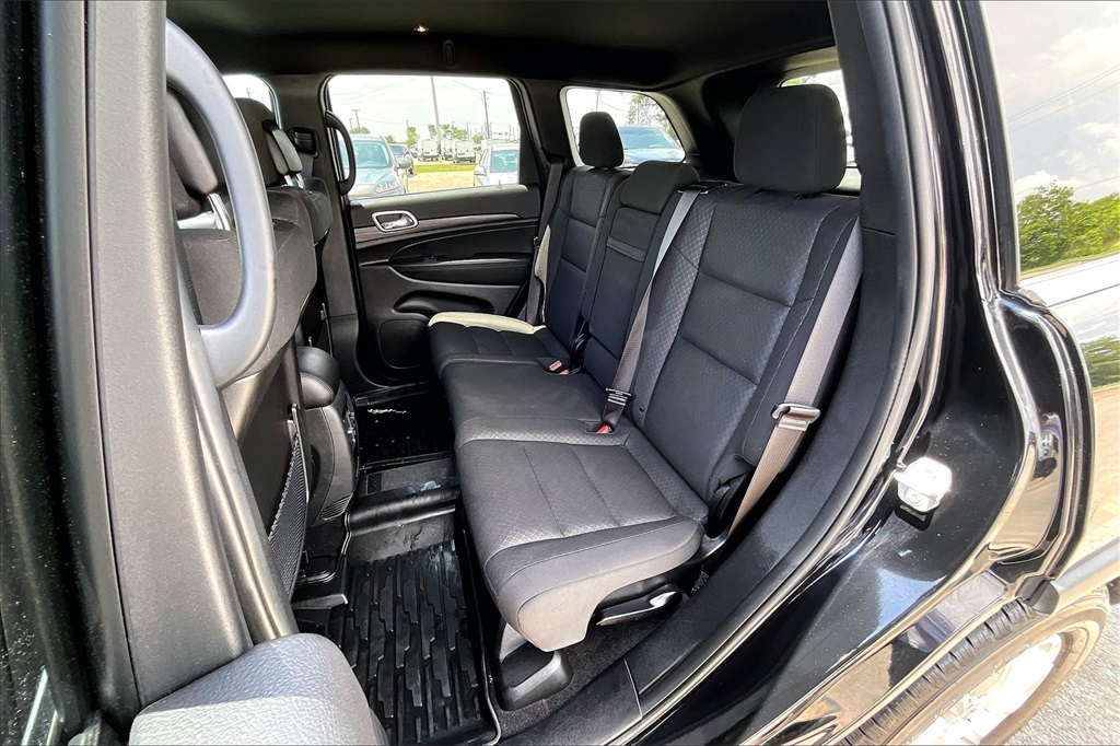 Vehicle image 19 of 34