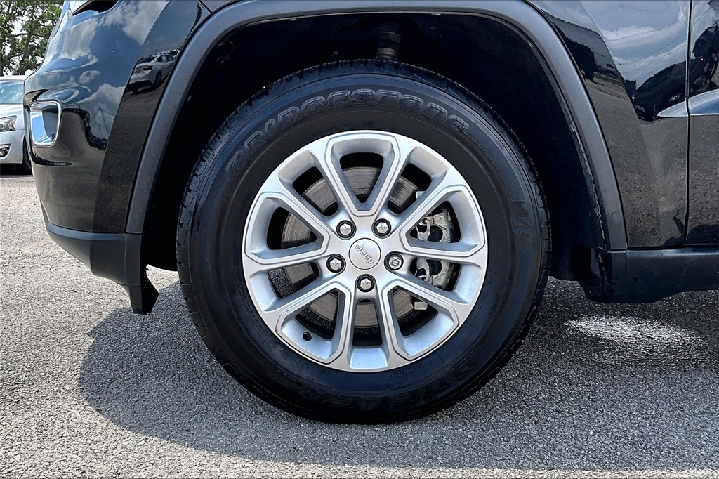 Vehicle image 33 of 34