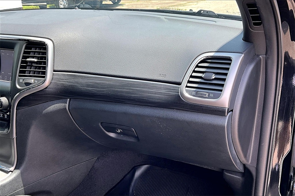 Vehicle image 23 of 34