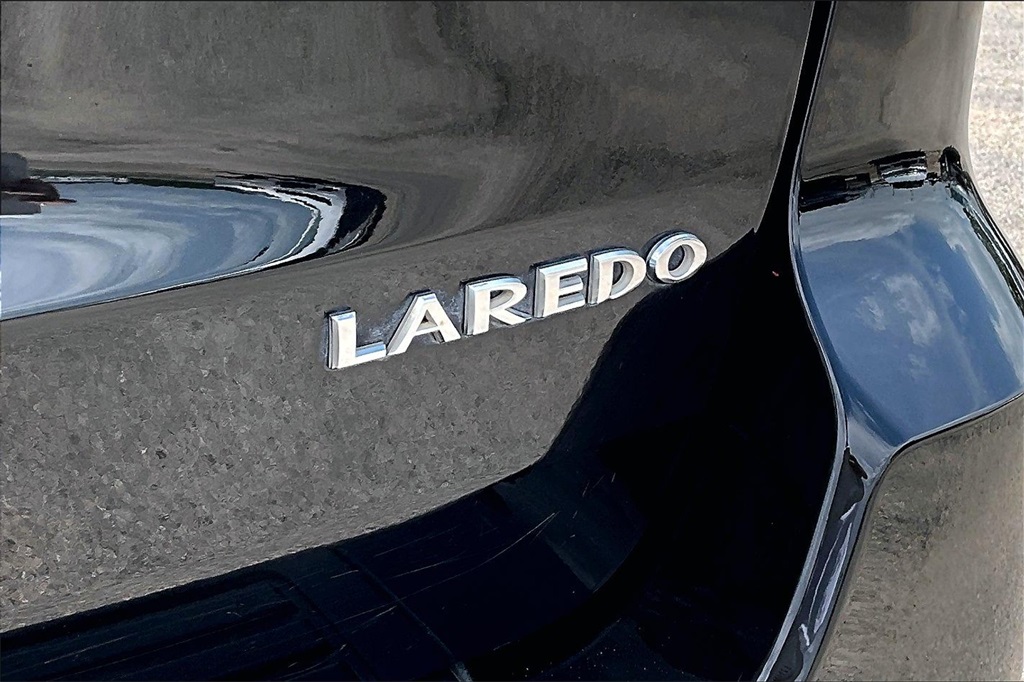 Vehicle image 21 of 34