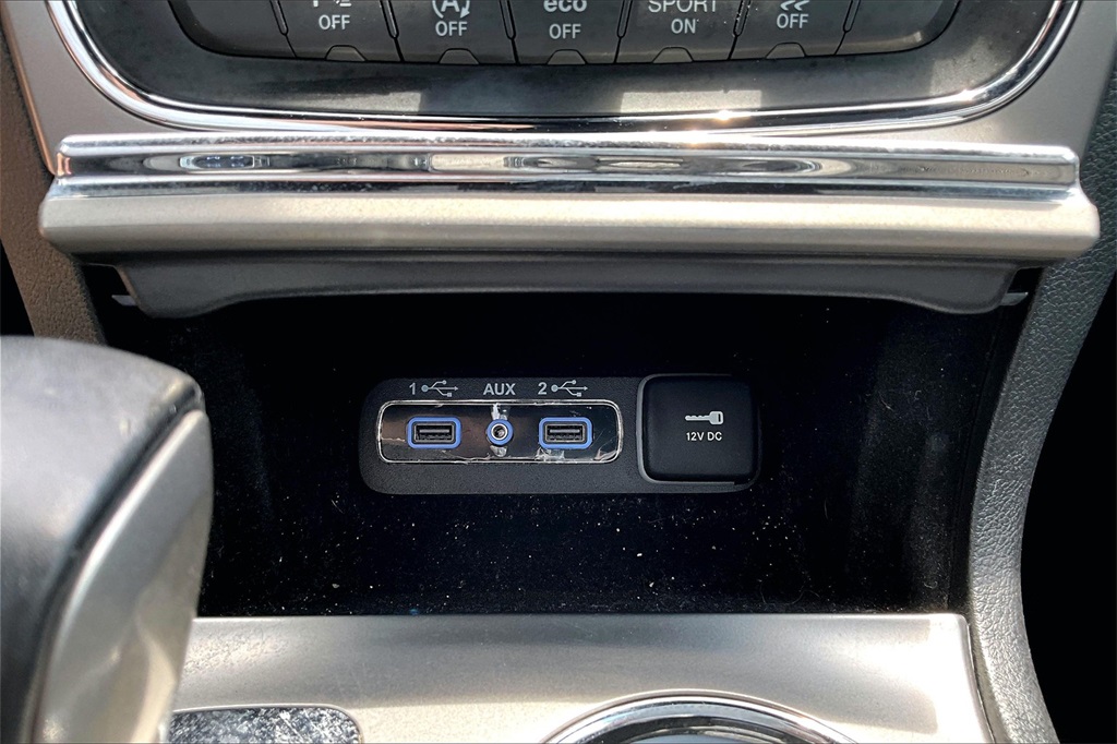 Vehicle image 25 of 34