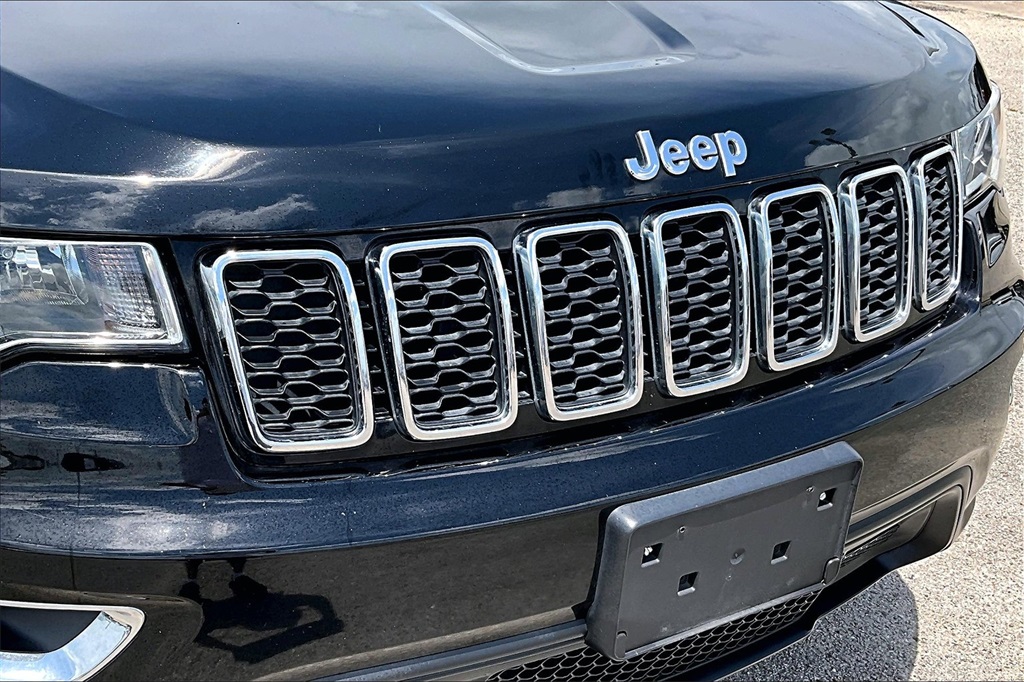 Vehicle image 32 of 34