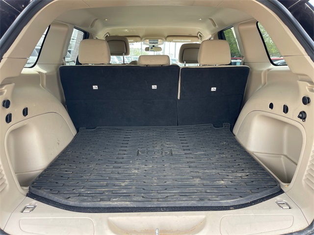 Vehicle image 26 of 28