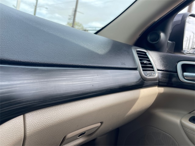 Vehicle image 21 of 28