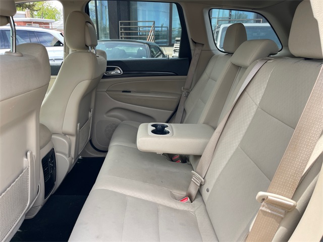 Vehicle image 25 of 28