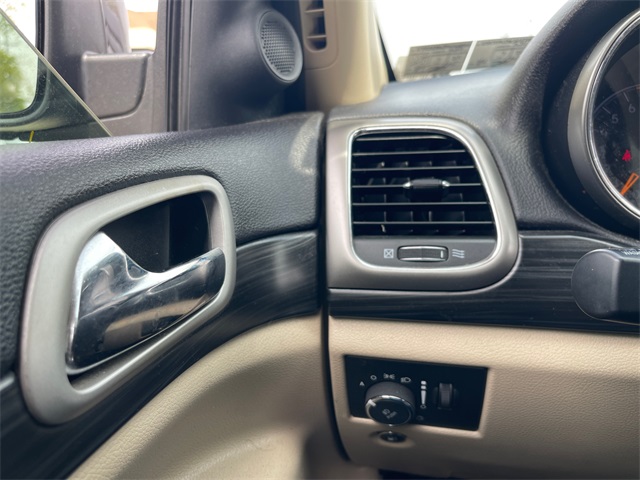 Vehicle image 23 of 28