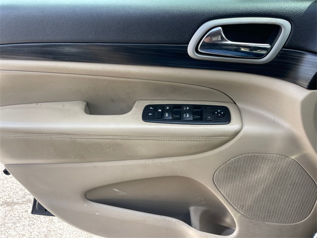 Vehicle image 24 of 28