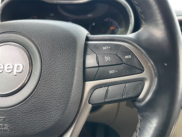 Vehicle image 17 of 28
