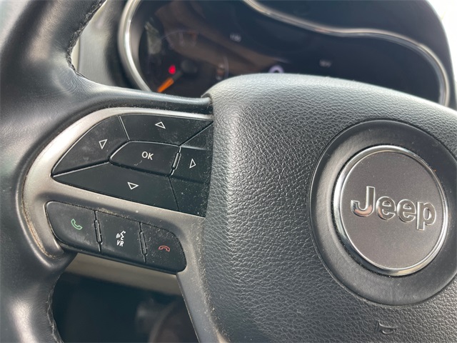 Vehicle image 16 of 28